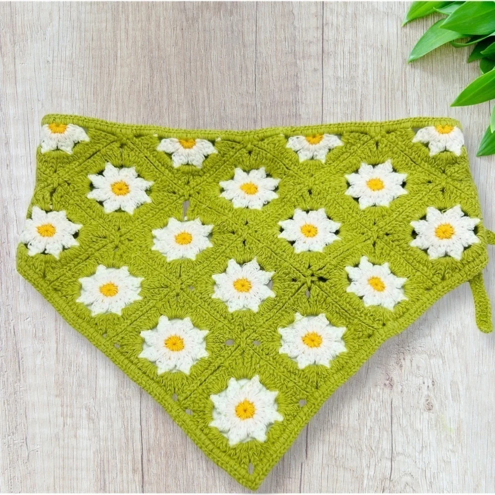 New Handmade Crochet Knitted Green Daisy Floral Triangle Headband One Size